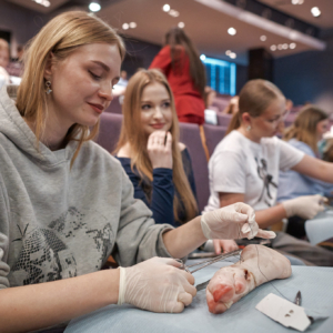 REKORDU POLSKI W SZYCIU CHIRURGICZNYM13
